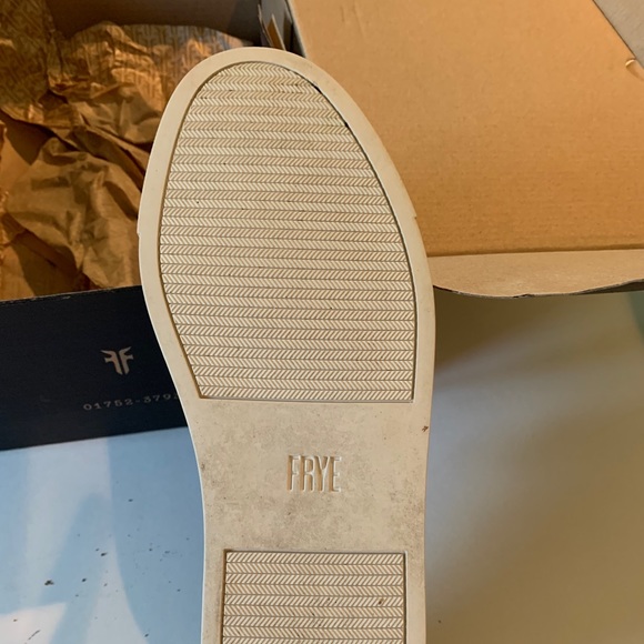 Frye slip on sneakers - perfect condition - Picture 3 of 4